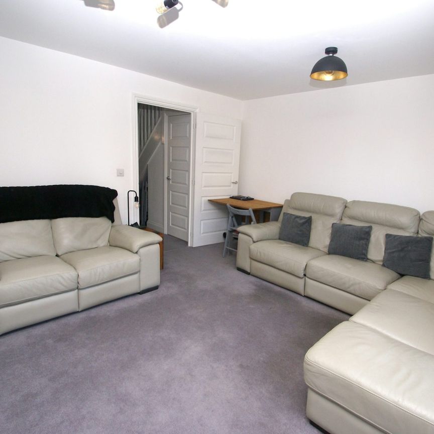 Terraced House to rent on - Photo 1