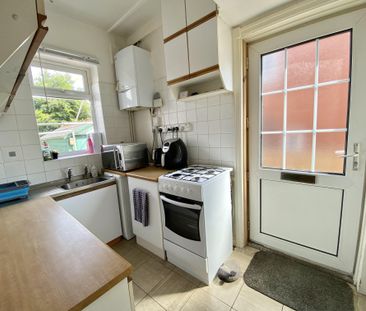 Ring Road, Leeds, Crossgates - Photo 2