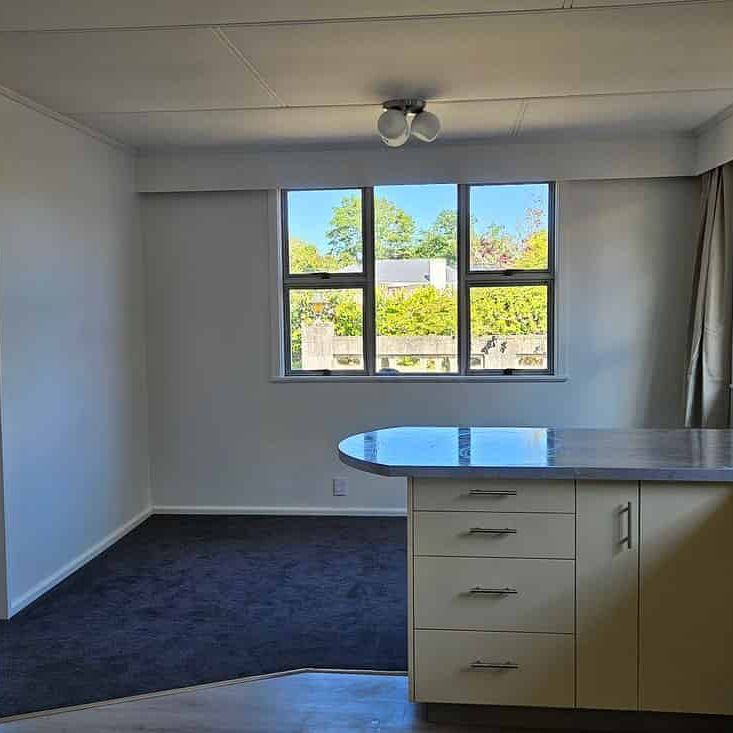 Warm, modern & spacious – your new Lansdowne home - Photo 1