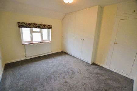 3 bedroom detached house to rent - Photo 3