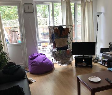 4 bedroom townhouse to rent - Photo 2