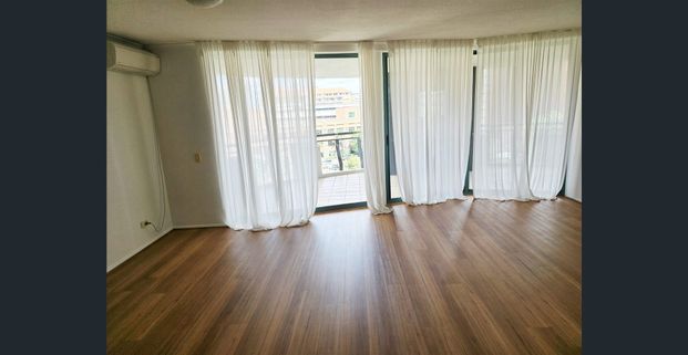 Unfurnished 2 bedroom apartment with secure parking [103m2], 23/228 Vulture St., South Brisbane - Photo 1