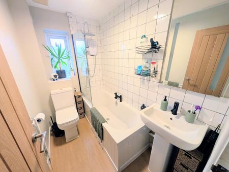 2 bedroom end of terrace house to rent - Photo 5