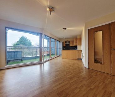 3 bedroom flat to rent - Photo 3