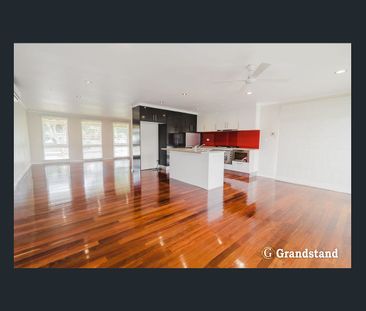 5 Duntroon Drive, Wantirna, Vic 3152 - Photo 4