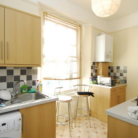 Napier Terrace, Flat 2, Plymouth - Photo 3
