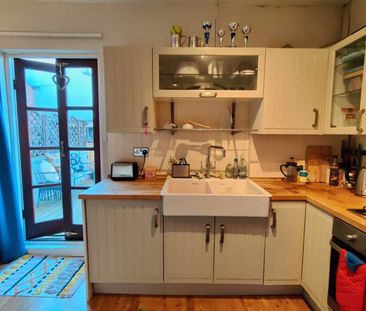 2 Bed Maisonette, Park Street, BS4 - Photo 2