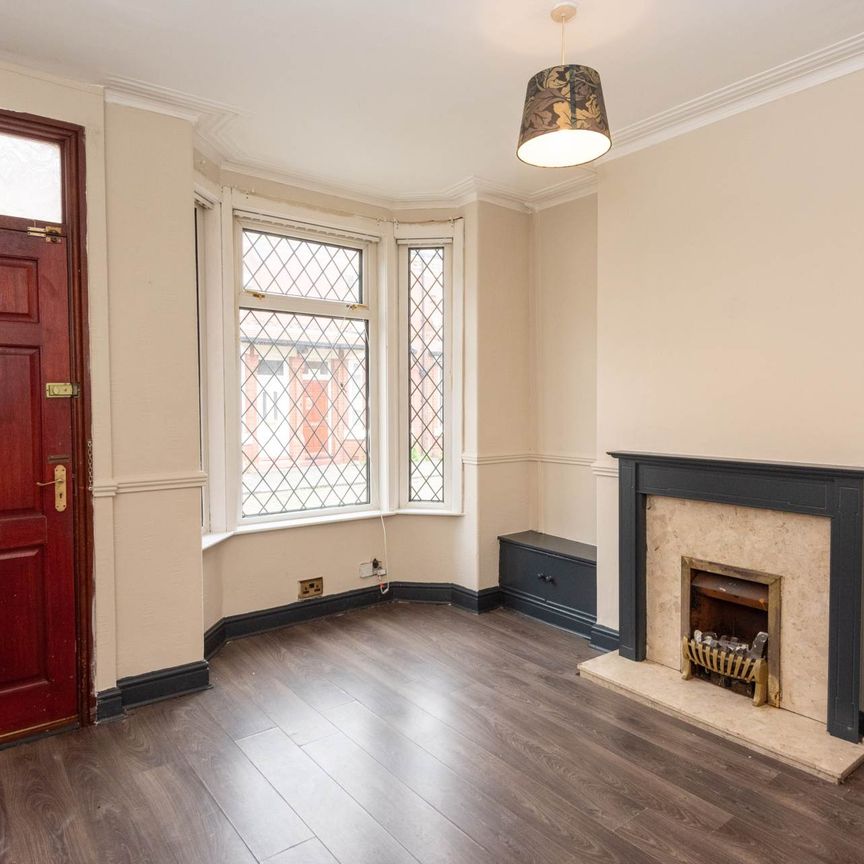 Price £950 pcm - Available Now - Unfurnished - Photo 1