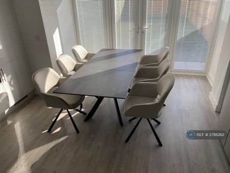 3 bedroom end of terrace house to rent - Photo 3