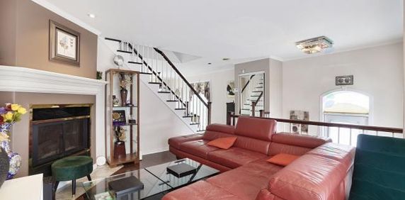 Superbe maison de ville, proche de tout! - Photo 2