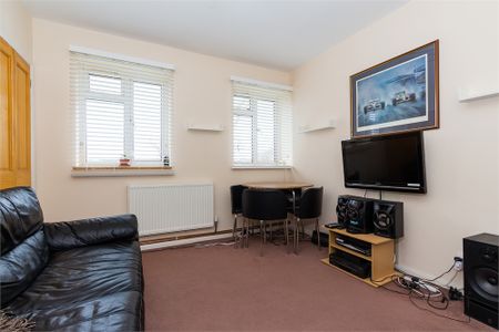 1 bed flat to rent in Reddington Drive, Langley, SL3 - Photo 5