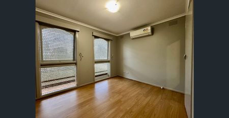 SPACIOUS 5-BEDROOM FAMILY HOME FOR LEASE - ST ALBANS - Photo 4