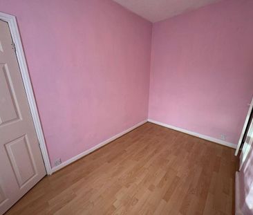 2 bedroom end of terrace house to rent - Photo 3