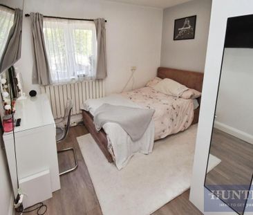 4 bedroom semi-detached house to rent - Photo 5