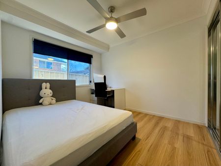 MODERN FAMILY HOME IN HIGHLY SOUGHT AFTER AREA! - Photo 4