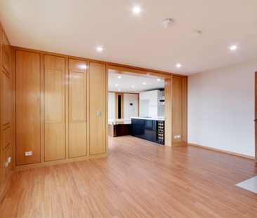 Modern two bedroom apartment - 6 Month Lease - Photo 3