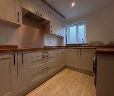 2 bedroom semi-detached house to rent - Photo 5