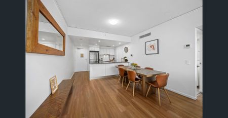 FULLY FURNISHED WITH STUNNING SKYLINE VIEWS | RARE 2 CARPARKS | RESORT-STYLE LIVING IN PRIME LOCATION - Photo 4