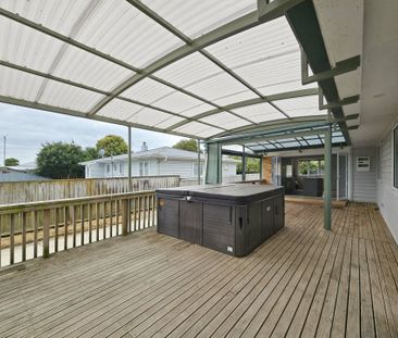 Spacious Family Home in Papakura - Photo 1