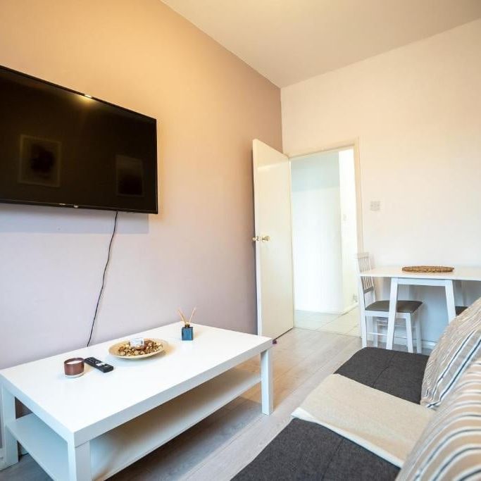 2 Bed Flat, Selhurst Road, SE25 - Photo 1