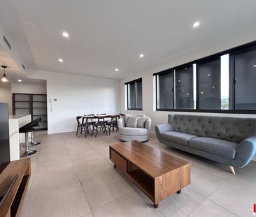 MODERN FULLY FURNISHED 2 BEDROOM APARTMENT IN THE HEART OF TOOWONG - Photo 2