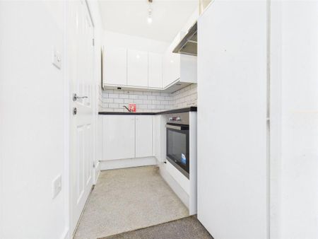 Property to rent - Photo 5