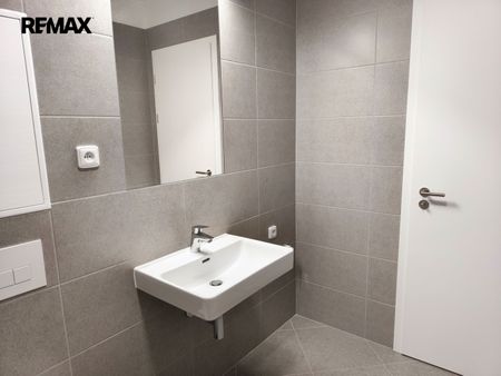 Pronájem bytu 2+kk v družstevním vlastnictví 50 m², Praha 9 - Vysočany - Photo 4