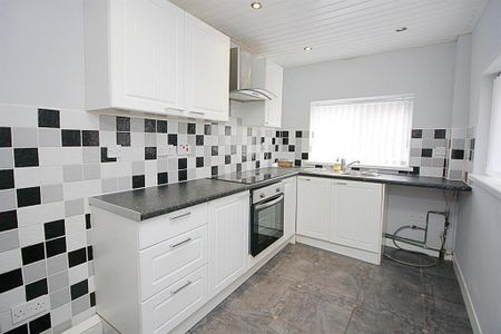 3 bedroom terraced house to rent - Photo 5