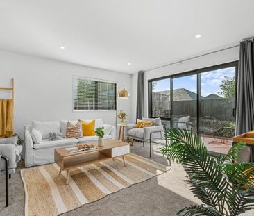 Executive 3 bedroom townhouse in Riccarton! - Photo 1