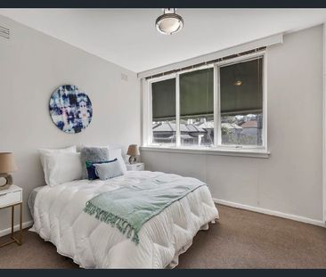Sleek, Renovated 2-Bedroom Apartment with Parking & Private Balcony - Photo 6