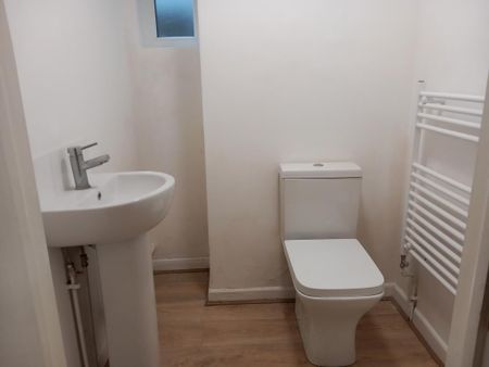 3 bedroom end of terrace house to rent - Photo 5