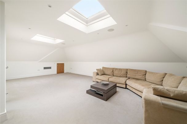 Gainsborough Place, Cobham, KT11 - Photo 1