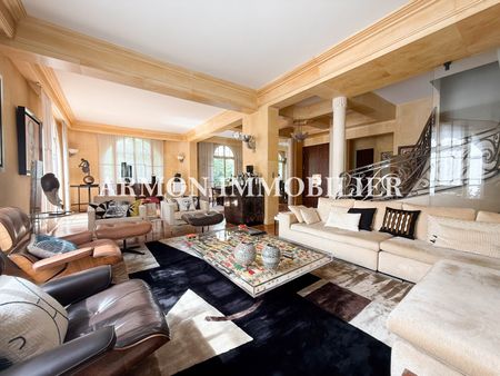 Appartement • Saint James-Général Koenig - Photo 2