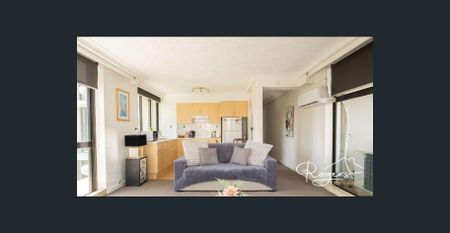 Stylish Fully Furnished 1-Bedroom Apartment in the Heart of Surfers Paradise - Photo 5