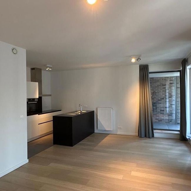 Appartement te huur in Etterbeek voor € 1.300 met 1 slaapkamer - Photo 1