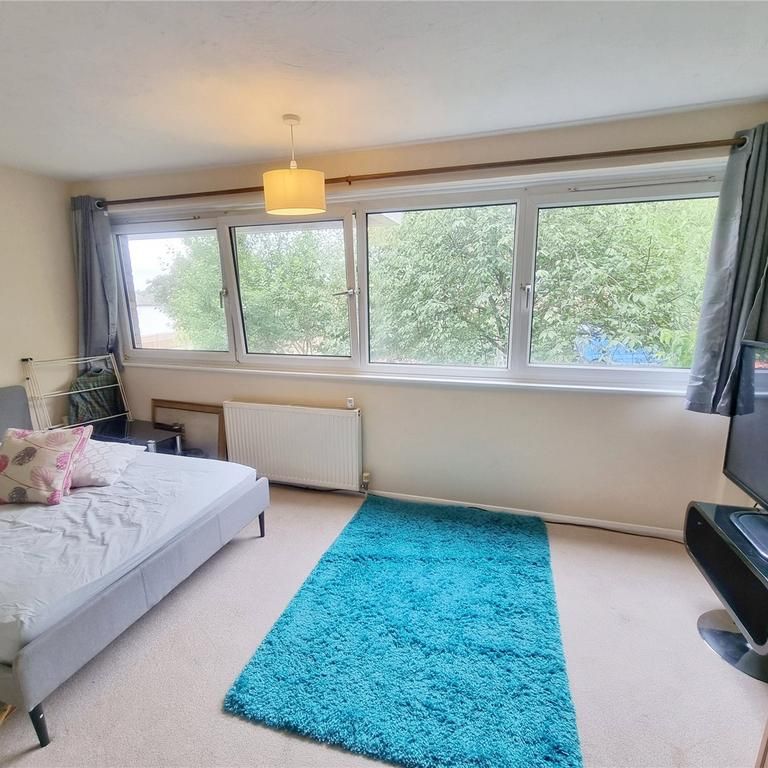 1 bedroom in a flat share to rent - Photo 1