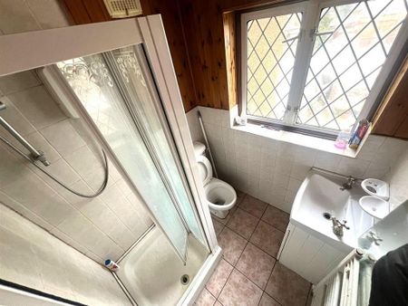 5 bedroom semi-detached house to rent - Photo 4