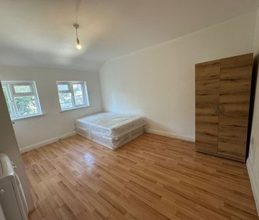 Studio Flat, Lyon Park Avenue, HA0 - Photo 1