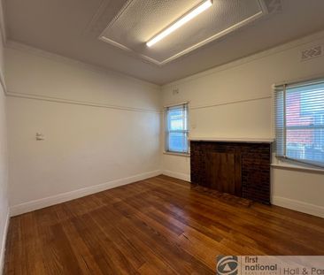 Prime Location! - Photo 4