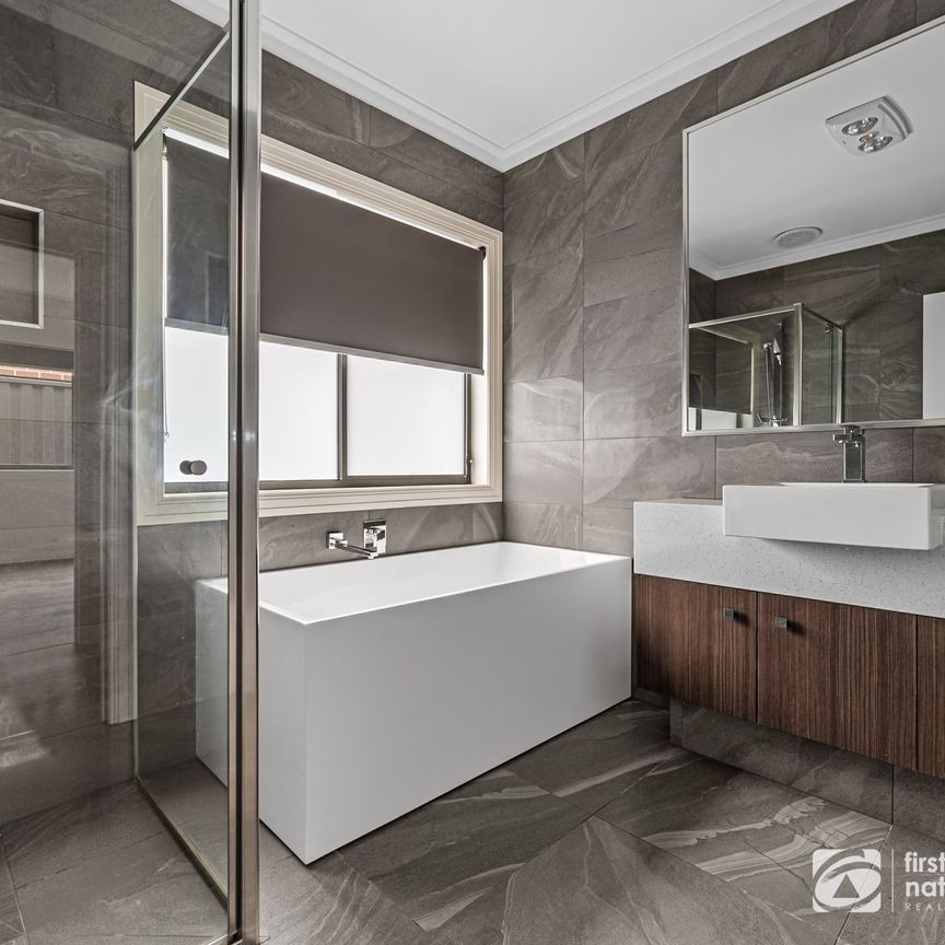Contemporary Comfort & Effortless Living - Photo 1