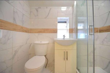 High Street, Staines-upon-thames, Surrey, TW18 - Photo 5