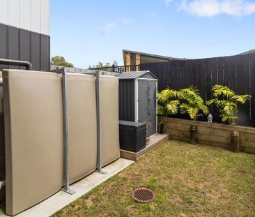 Modern two storey townhouse! - Photo 4