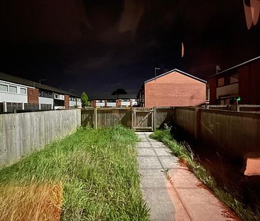 Room in a Shared House, Maple Close, M6 - Photo 1