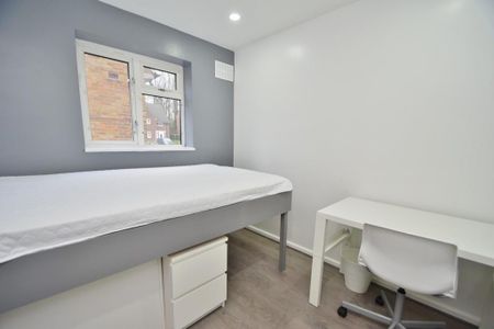 4 bedroom semi-detached house to rent - Photo 3