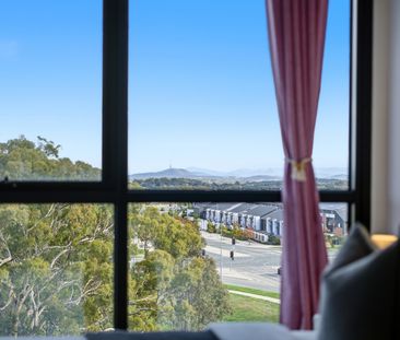 Lush greenery framed by every window - Photo 1