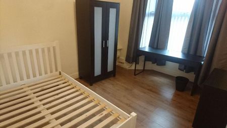 4 bedroom terraced house to rent - Photo 2