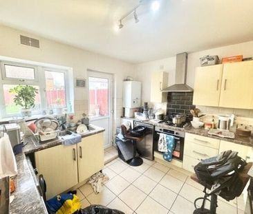 Evansdale, Rainham, RM13 8JR, Property for rent - Photo 3