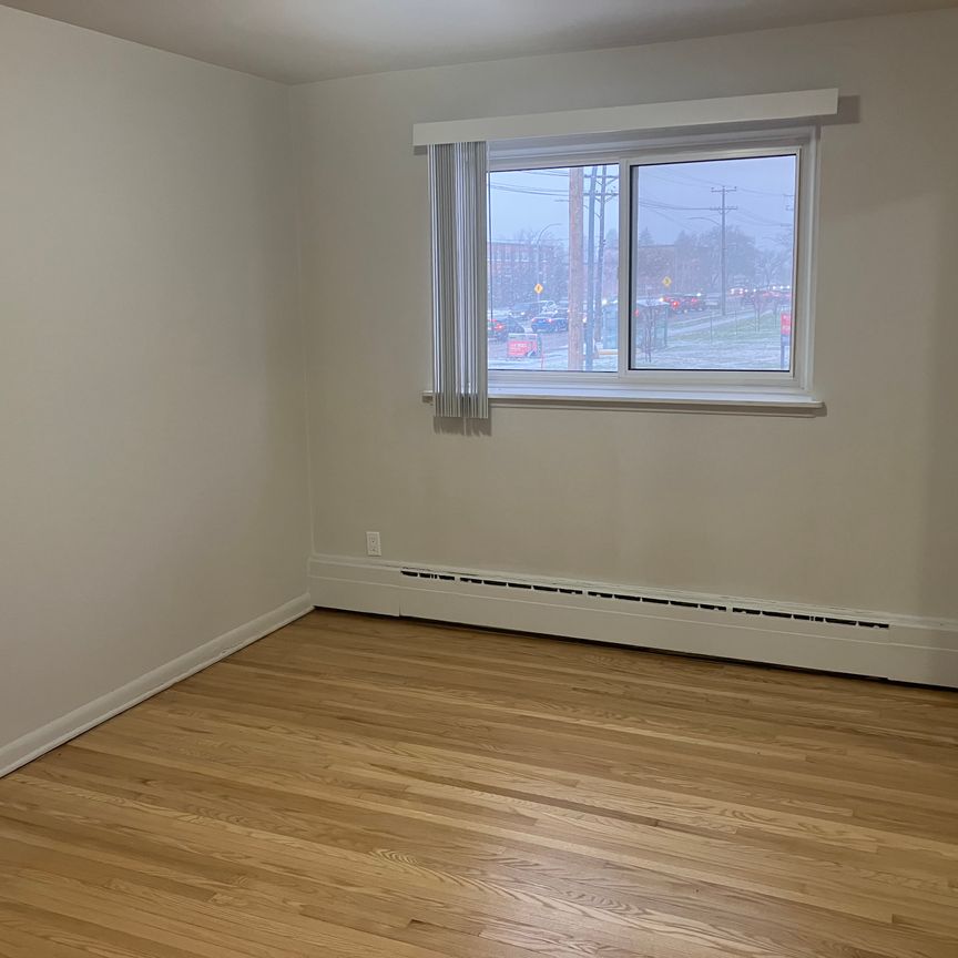 355 St. Anne's Road, Manitoba, R2M 3B6, Winnipeg - Photo 1