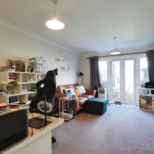 Chamberlain Close, Carterton, OX18 - Photo 1