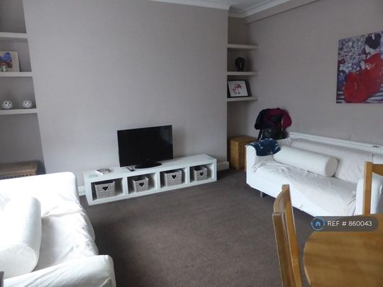 1 bedroom in a flat share to rent - Photo 1